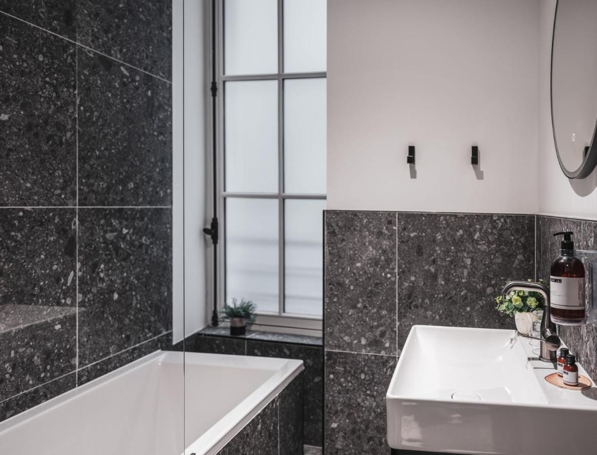Appartements Crebillon - Maisons Du Monde Hotel & Suites Nantes Bagian luar foto