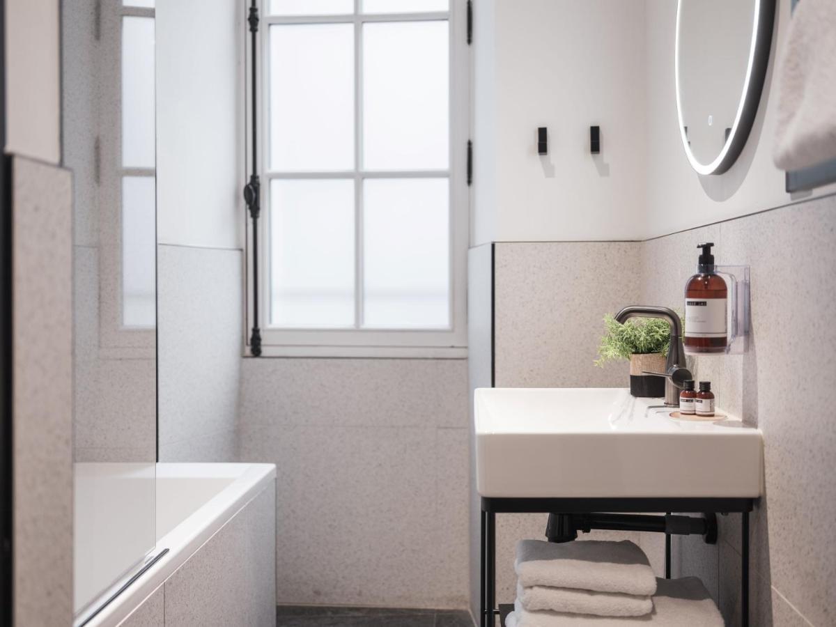 Appartements Crebillon - Maisons Du Monde Hotel & Suites Nantes Bagian luar foto